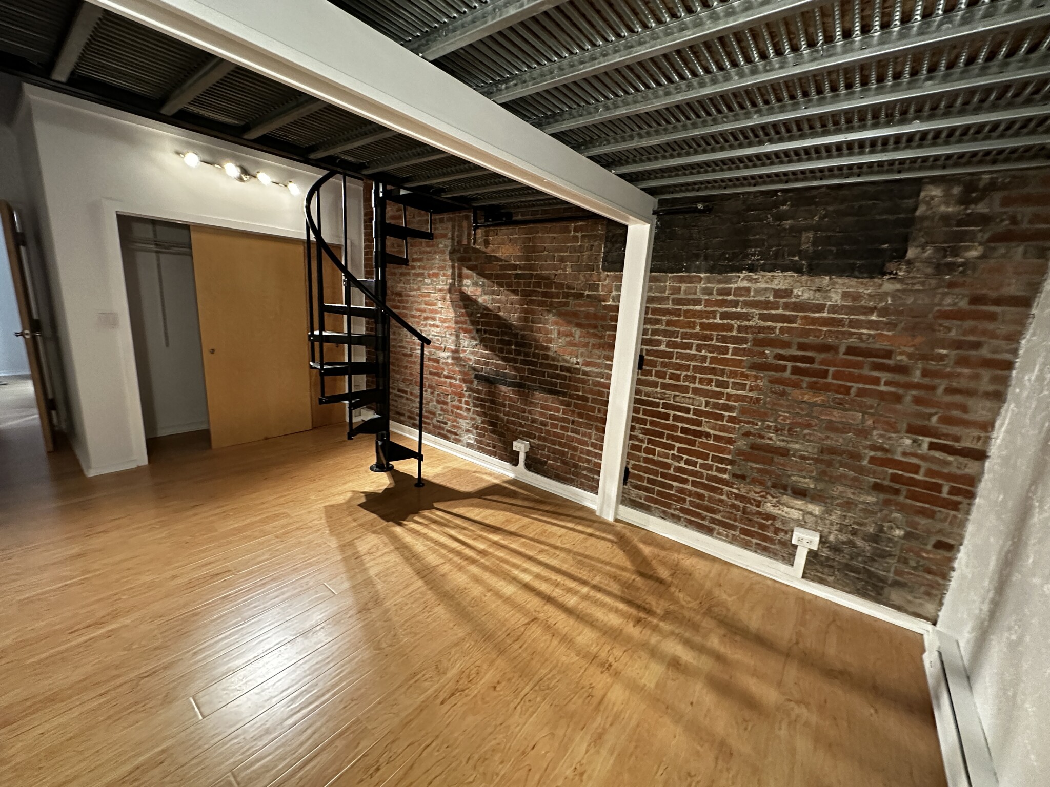 254 Friend St. - North End