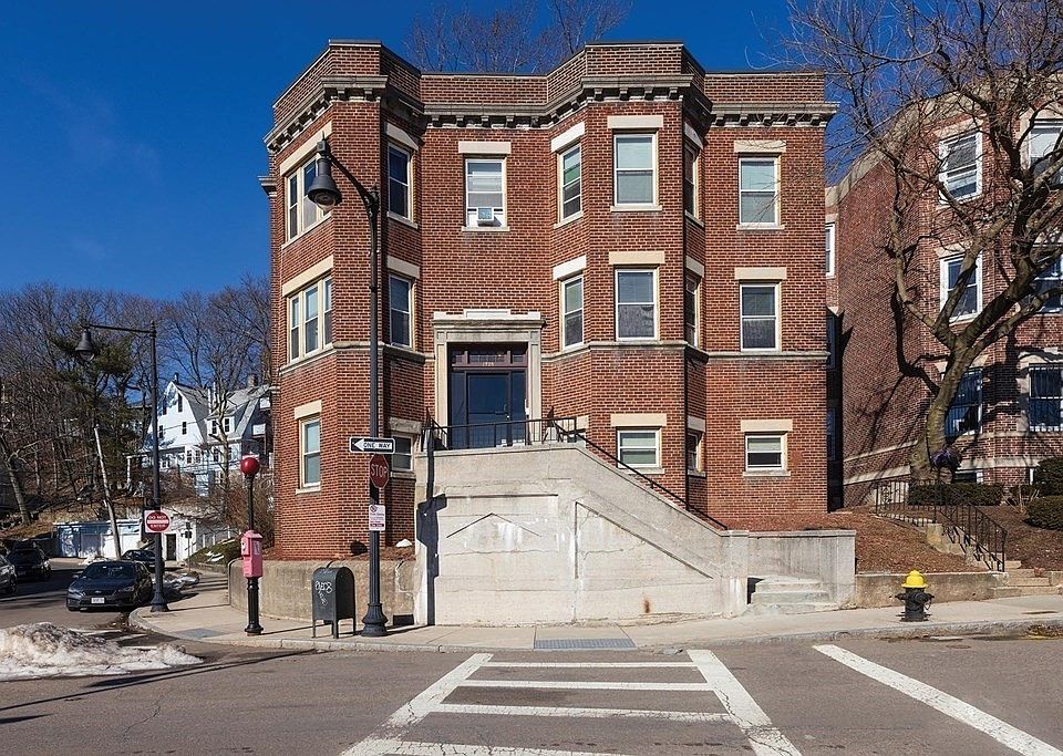 1725 Commonwealth Ave. - Brighton