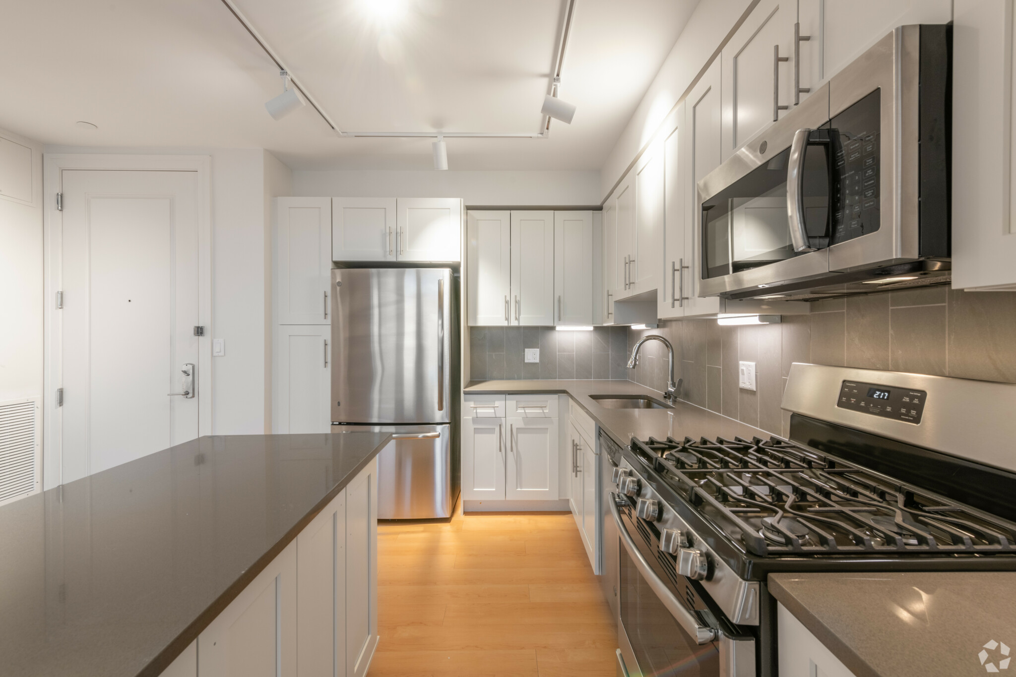 77 New St. - Neighborhood Nine