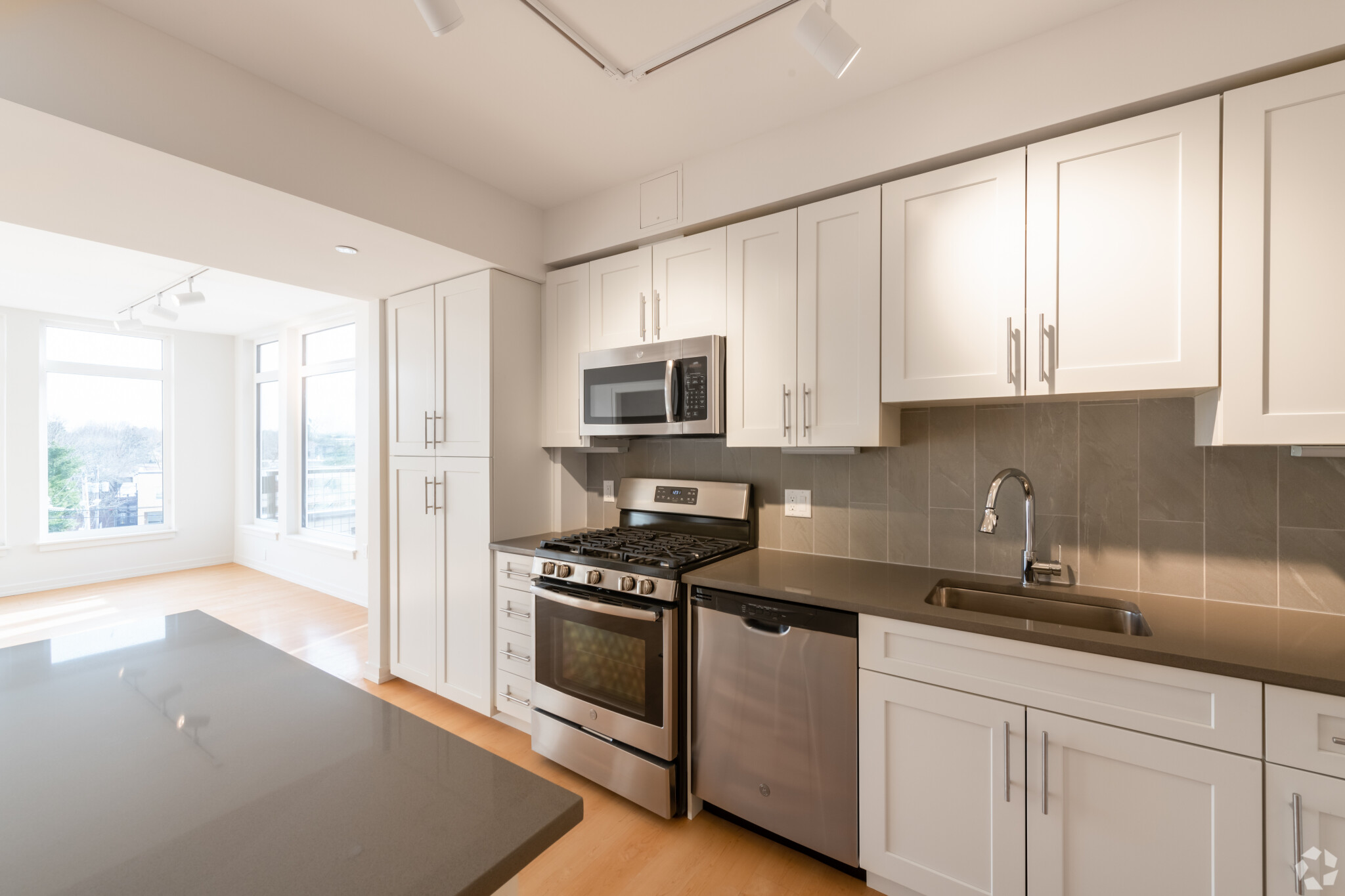 77 New St. - Neighborhood Nine