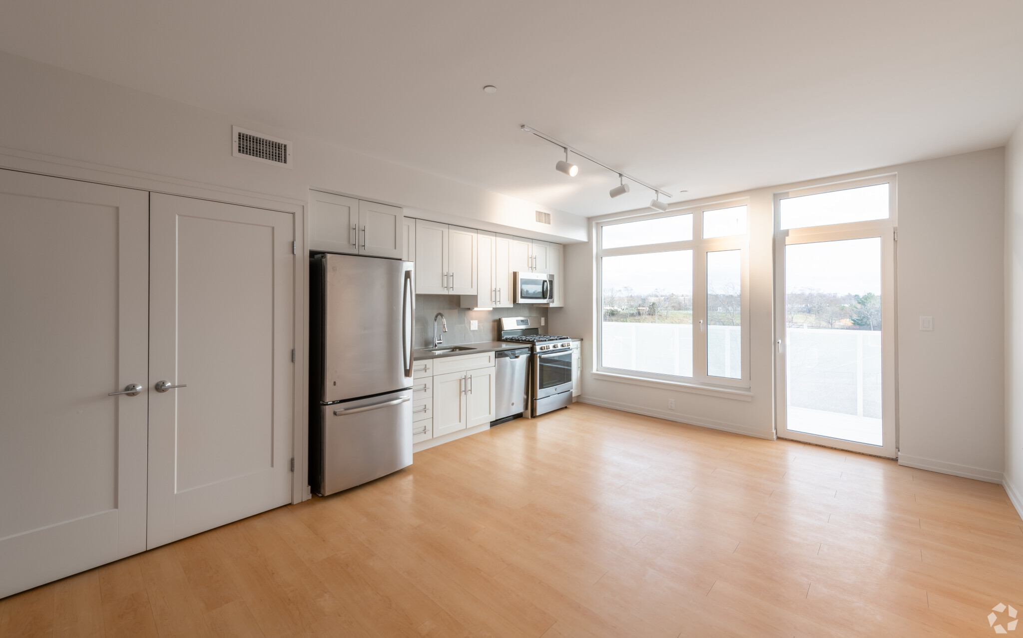 77 New St. - Neighborhood Nine